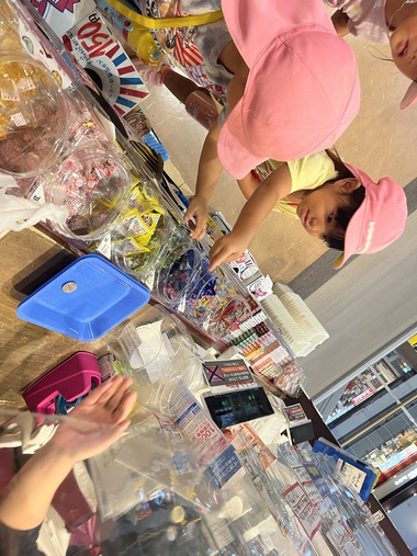 駄菓子屋行ってきましたー!⭐️うさぎ 駄菓子屋行ってきましたー!⭐️うさぎ