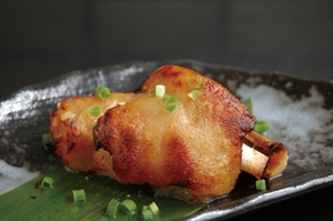 コラーゲンたっぷり!塩麹焼きやわらかテビチ赤とんぼ7月
