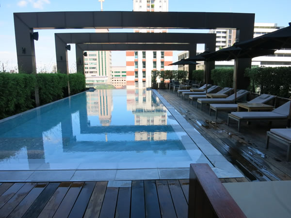 バンコク VIE ホテルは交通便利。常夏プールで癒されよう