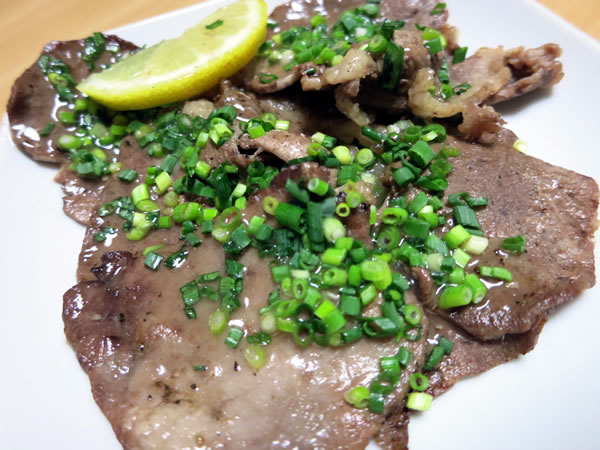 軽く平均年齢 80 歳オーバーの面々と、お持ち帰りで肉料理三昧