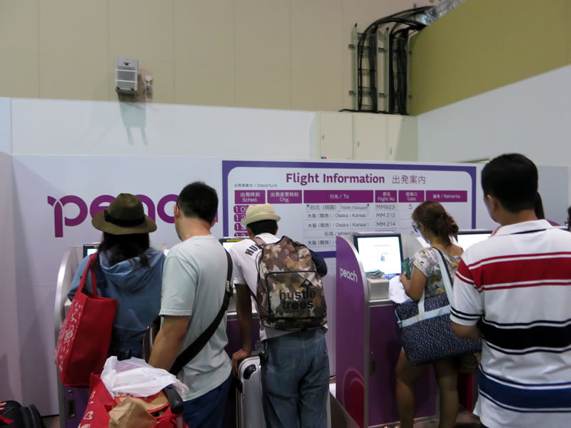ピンクのピーチを利用する為に、那覇空港のLCC専用ターミナルへ ピンクのピーチを利用する為に、那覇空港のLCC専用ターミナルへ