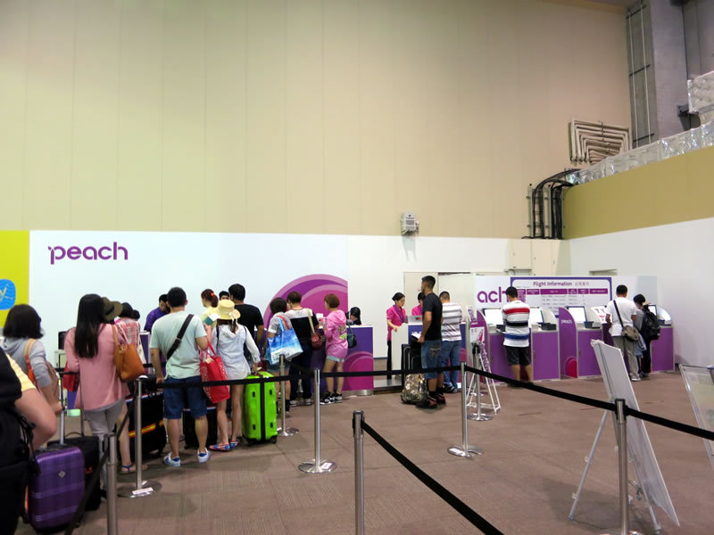 ピンクのピーチを利用する為に、那覇空港のLCC専用ターミナルへ ピンクのピーチを利用する為に、那覇空港のLCC専用ターミナルへ