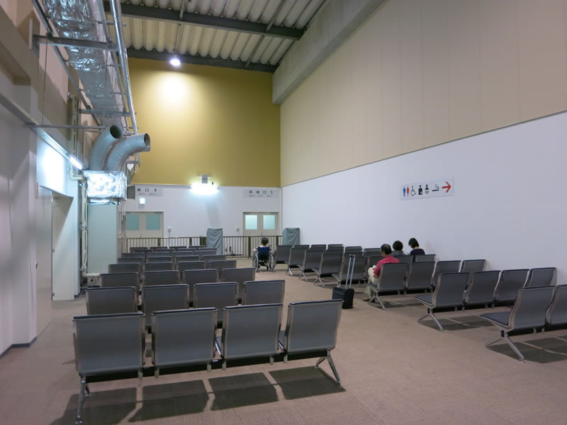 ピンクのピーチを利用する為に、那覇空港のLCC専用ターミナルへ ピンクのピーチを利用する為に、那覇空港のLCC専用ターミナルへ