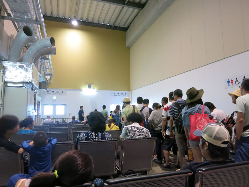 ピンクのピーチを利用する為に、那覇空港のLCC専用ターミナルへ ピンクのピーチを利用する為に、那覇空港のLCC専用ターミナルへ