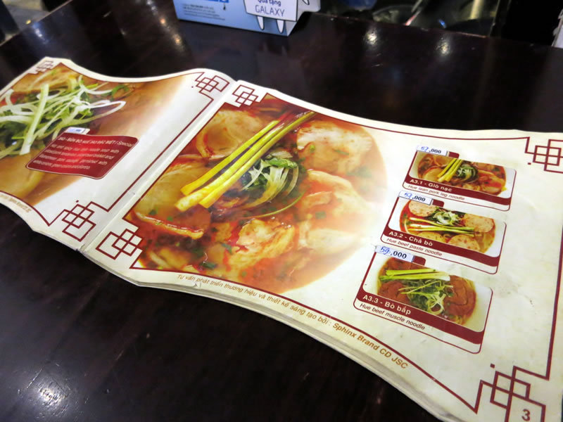 フエ料理の美味しいお店「Bun Bo Hue 3A3」でブンボーフエを食べる フエ料理の美味しいお店「Bun Bo Hue 3A3」でブンボーフエを食べる