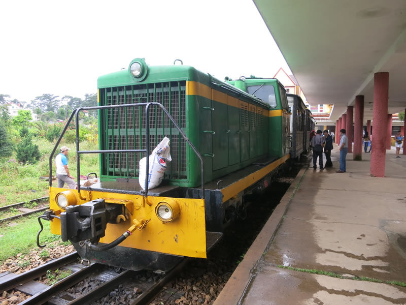 ダラットからレトロ列車の旅を愉しむ。ダラット駅からチャイマット村までの車窓から