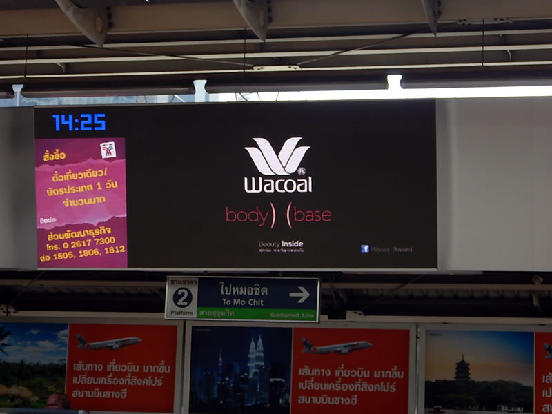 バンコク高架鉄道（BTS）のデジタルサイネージ連動型広告がおススメ