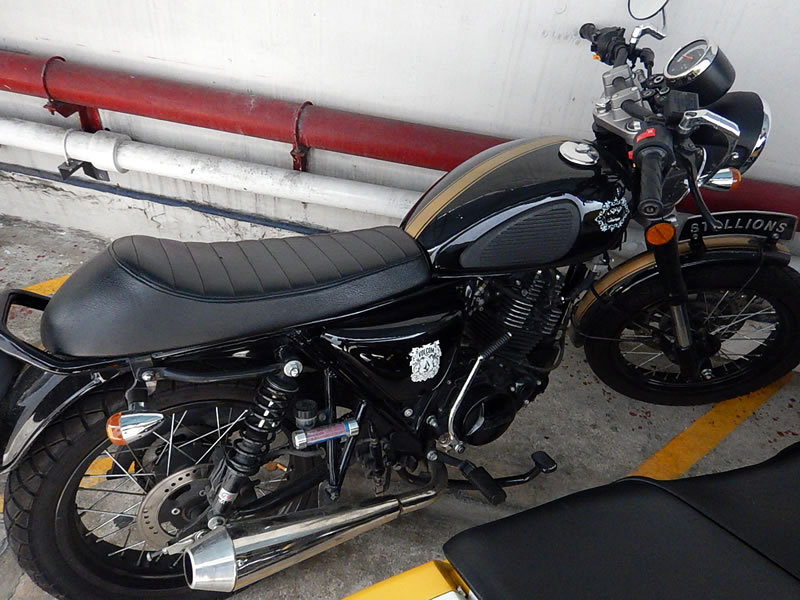 バンコク・オフィスの駐輪場に大型バイクが増えてきた。タイでもバイクに乗ろう！