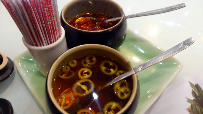ホーチミンシティで「ブンボーフエ」をてんこ盛りの野菜(香草)と香辛料で頂く ホーチミンシティで「ブンボーフエ」をてんこ盛りの野菜(香草)と香辛料で頂く
