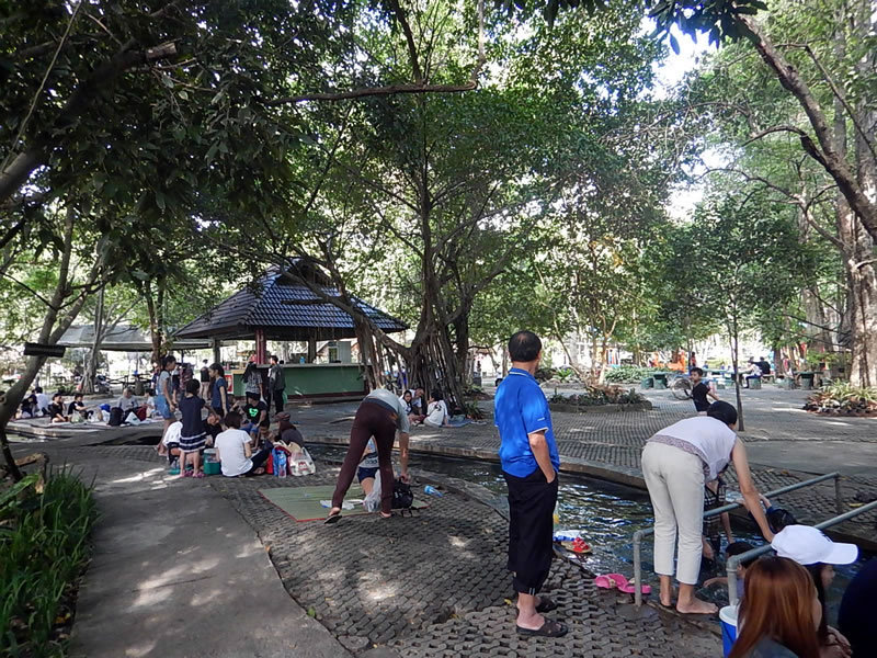 タイ・チェンマイの人気の温泉施設「Sankampaeng Hot Spring」で温泉卵を食べよう