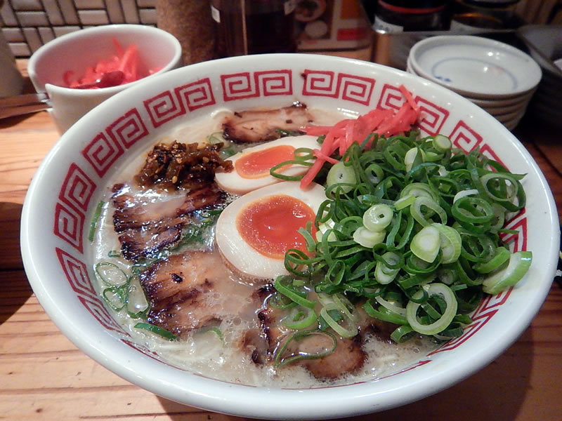 博多ラーメン「めんくいや」で替え玉したら凄かった 博多ラーメン「めんくいや」で替え玉したら凄かった