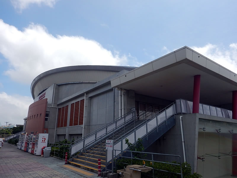 沖縄市体育館で、沖縄県の高校生のための「シンガク情報フェスタ 2017 」開催