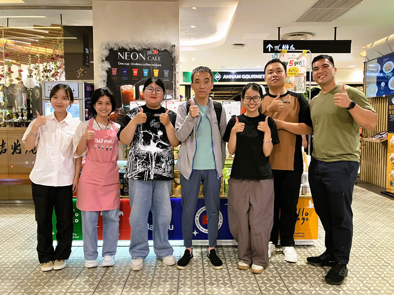 DAT PHU の若者たちと × OCA & VIETNAM CHOCOLAND DAT PHU の若者たちと × OCA & VIETNAM CHOCOLAND