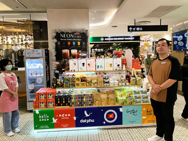 DAT PHU の若者たちと × OCA & VIETNAM CHOCOLAND DAT PHU の若者たちと × OCA & VIETNAM CHOCOLAND