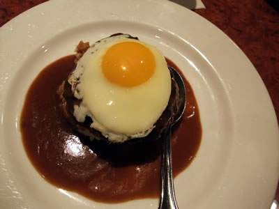 ハワイでロコモコ
