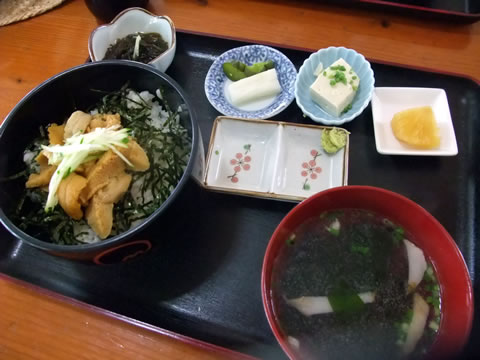 沖縄でも美味しいウニが食べられるのだ