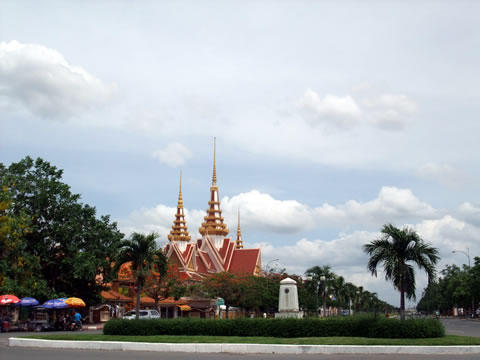 TUK-TUK でプノンペンを爽やかにお気楽に周遊する