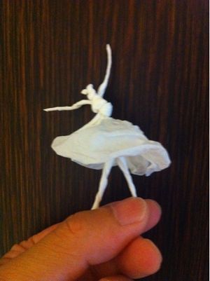 知っ得度高し、紙ナプキンでバレリーナを作る方法(笑)
