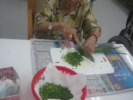 恵泉おりおん ヒラヤーチを作る