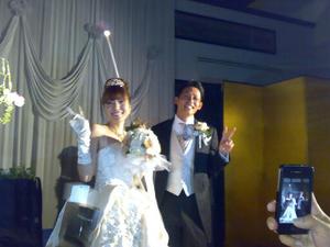 結婚式、100歳が歌う