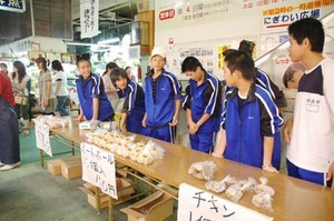 仲井間中の生徒ががんばってます!