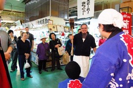 公設市場でおもちつき!