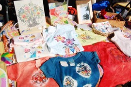 桜坂劇場の手づくりバザーやってます