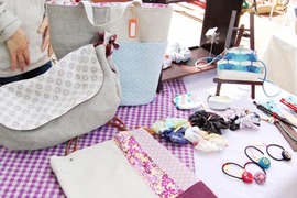 桜坂劇場の手づくりバザーやってます