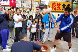 平和通りもちつき大会レポート