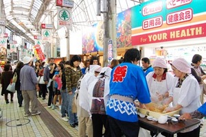 平和通りもちつき大会レポート