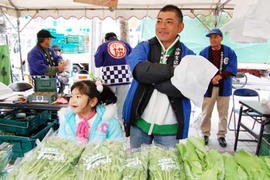 那覇農産物フェアーやってます