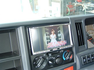 ISUZUエルフナビ取付!