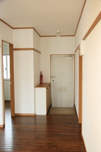 賃貸マンション(3LDK)洗面室・洋室入口
