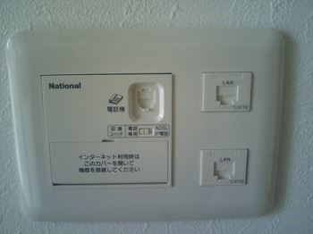 く和室のネットワークケーブル接続口