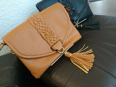 NEW センター編込みタッセル付き クラッチBag ~全2色~ NEW センター編込みタッセル付き クラッチBag ~全2色~