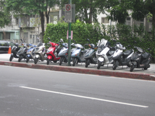台北市内の駐輪場　バイク専用パーキングスペース