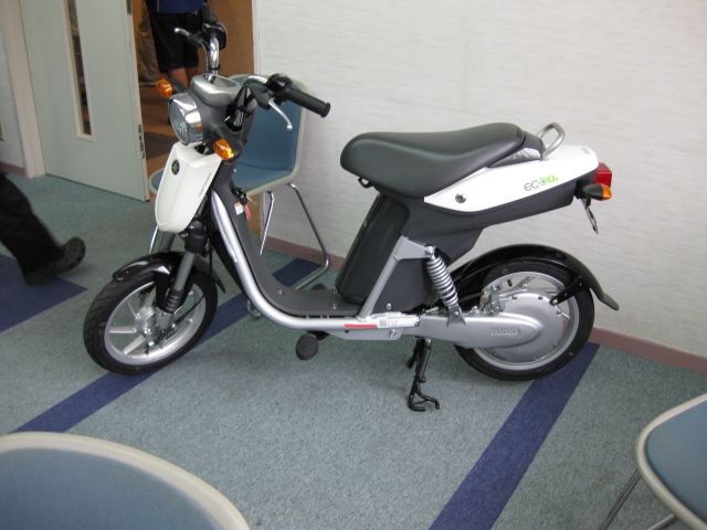 電動バイク　新発売の　ヤマハ　EC03