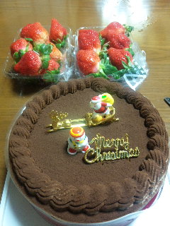 Xmasケーキと、でっかい苺。
