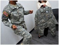 米陸軍、初の女性用戦闘服を試作