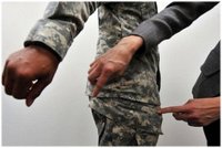 米陸軍、初の女性用戦闘服を試作