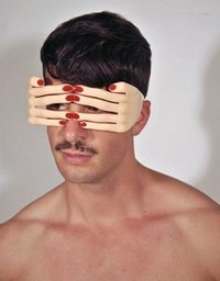 「何にも見てませんよ」的なメガネ