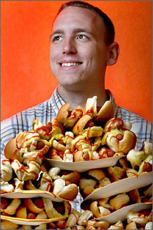 フードファイターが超人的な量を食べることができるのはなぜ?