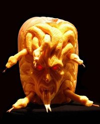 恐ろしく精巧に作られたカボチャの彫刻作品