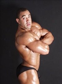 最強マッスル夫婦、1週間に100個卵を食べて肉体維持