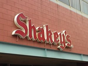 久々に「シェーキーズ」に行きました