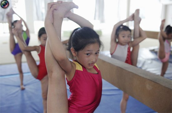 オリンピックに向け過酷な訓練に耐える中国の子どもたち