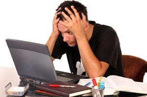 インターネットトラブルに悩まされる