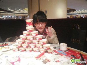 ハーゲンダッツアイス80個分をペロリと食べる女の子
