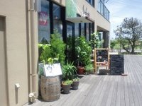 illy カフェにてランチ