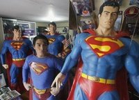 スーパーマンに憧れすぎて整形した男性の話題